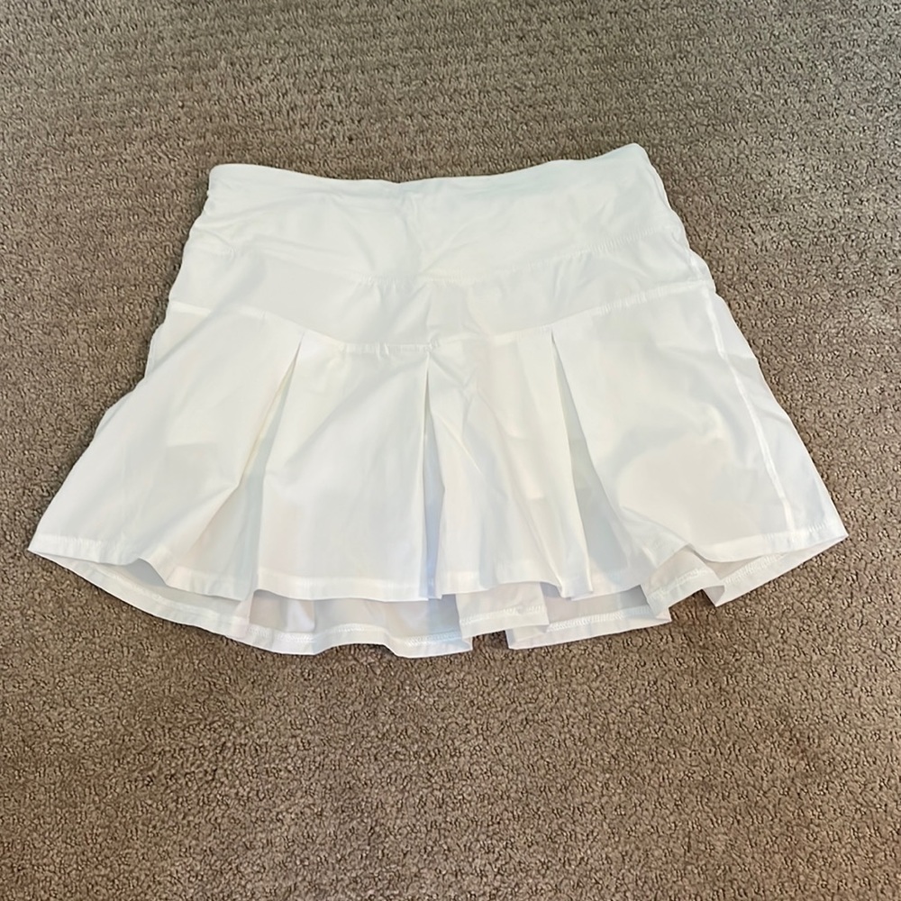 Ivivva by lululemon white tennis skirt girls size 12!